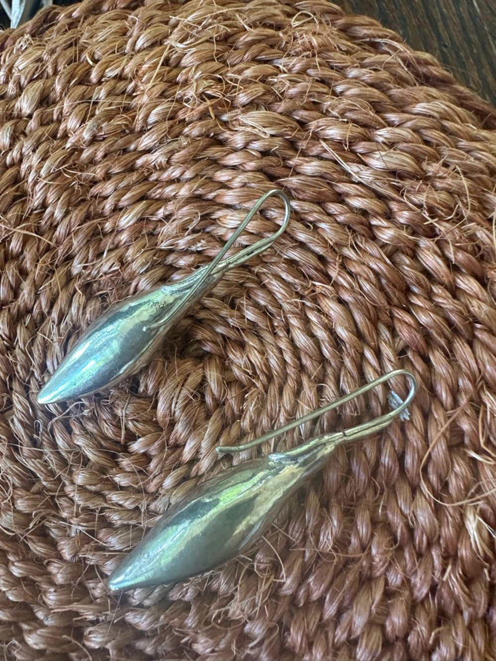Emerald Green Leaf Drop Earrings — Women's Nature-Inspired Jewelry - Picture 2 of 3